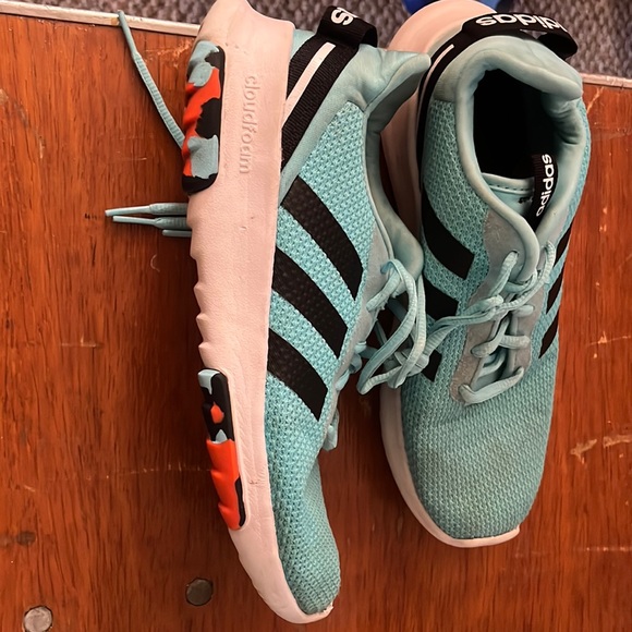 Size 6 women’s adidas - Picture 1 of 3